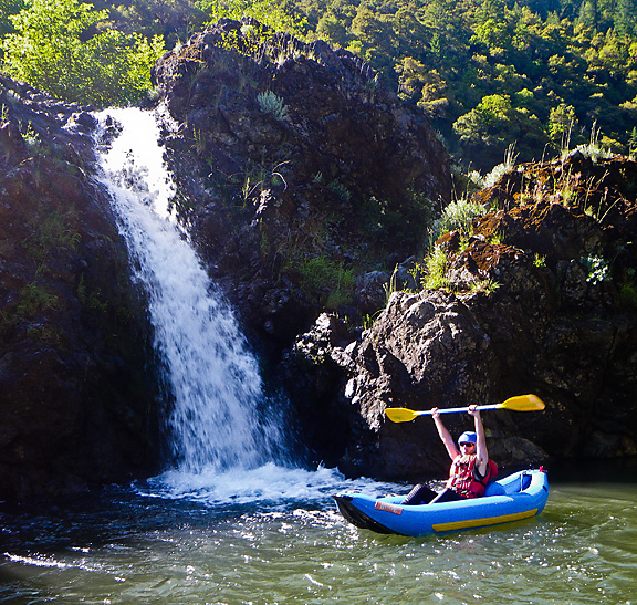 rogue_river_kayaker_waterfalls_rogue_river_whitewater_rafting